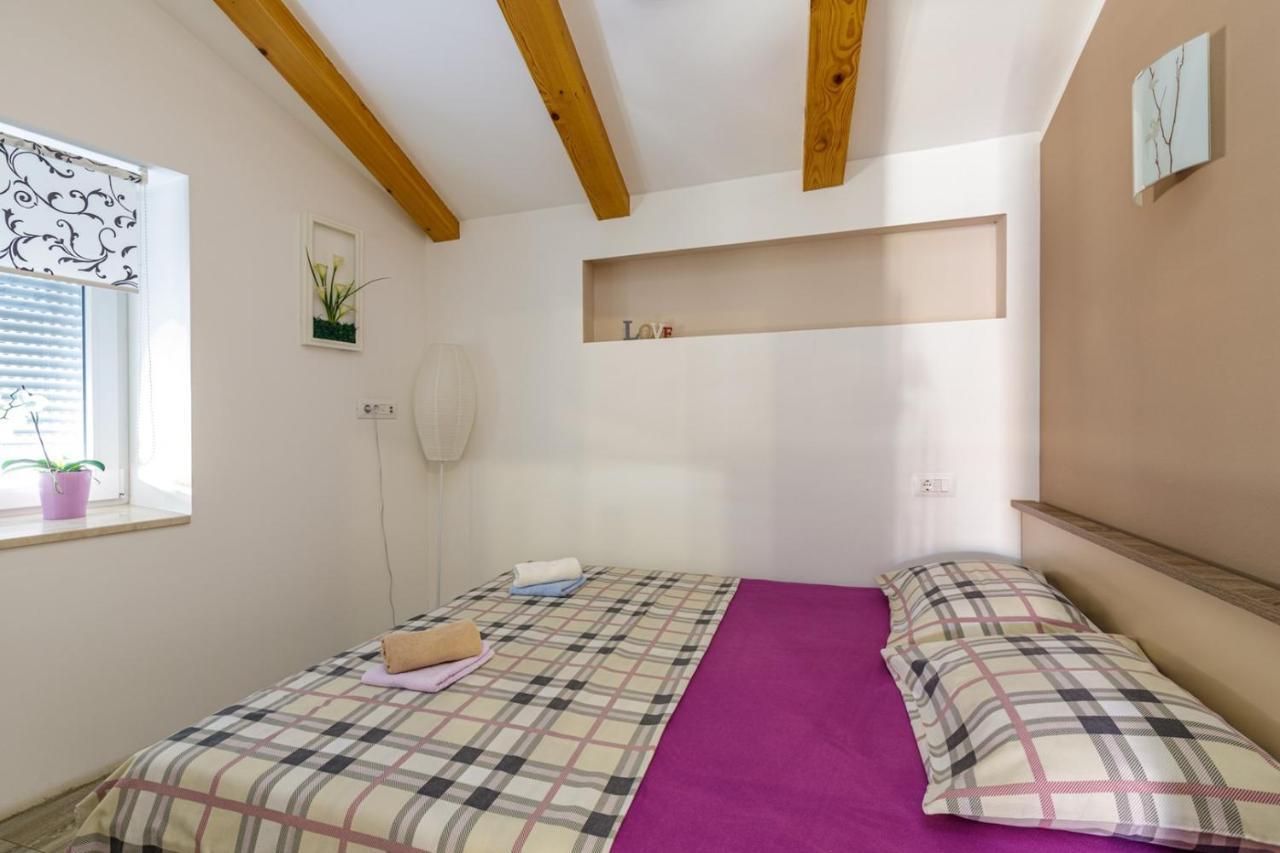 Apartments Mirjana Medulin Exterior photo