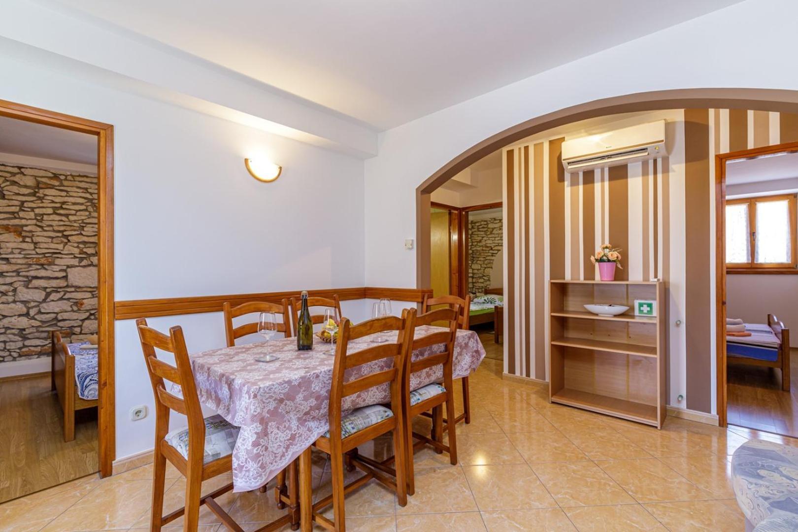 Apartments Mirjana Medulin Exterior photo